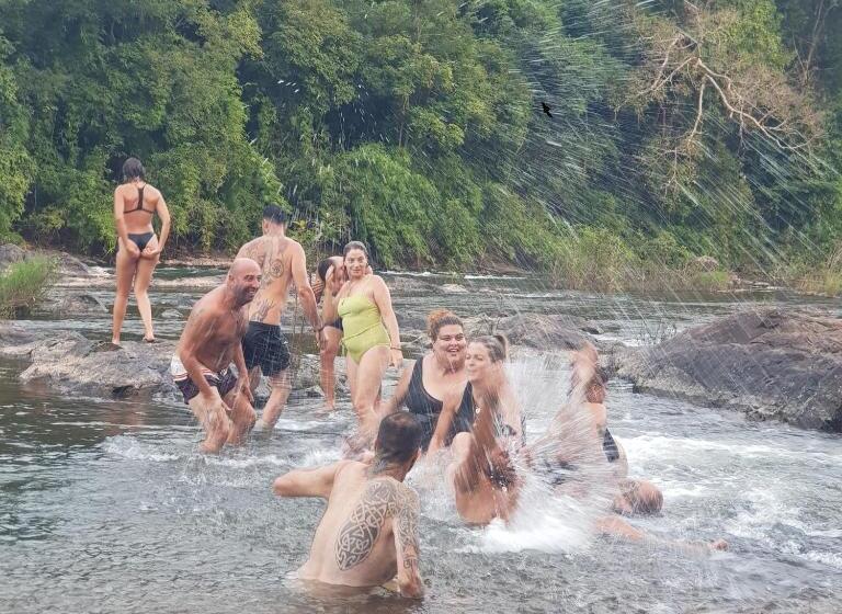 호스텔 Banlung Mountain View Treks & Tours