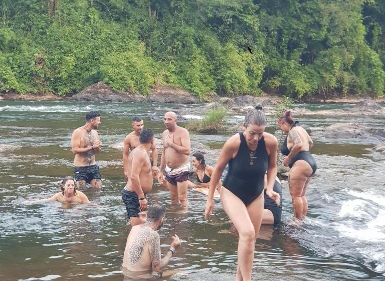 호스텔 Banlung Mountain View Treks & Tours