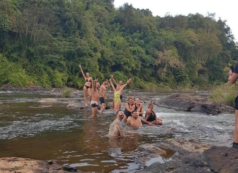 호스텔 Banlung Mountain View Treks & Tours