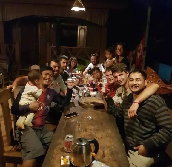 ユースホステル Banlung Mountain View Treks & Tours