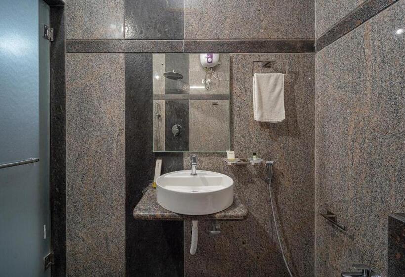 هتل Nathan Resort With Swimming Pool