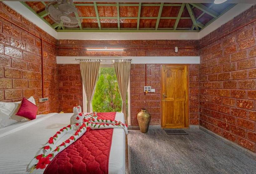 هتل Nathan Resort With Swimming Pool