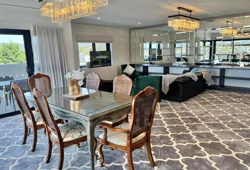 Hotelli Sixty Six Boutique Apartments