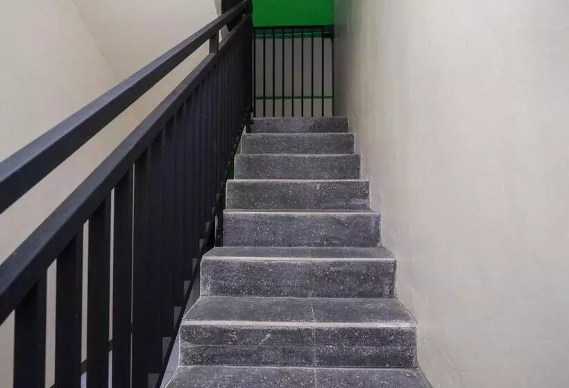 Hotelli Urbanview Syariah Zidney 3 Salatiga By Reddoorz