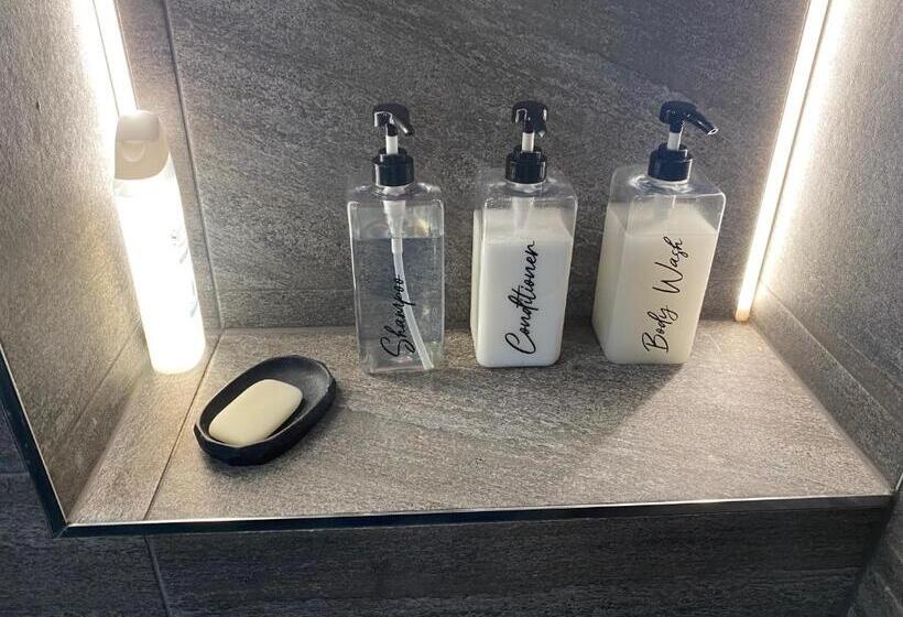 펜션 Southway Double Room Near Derriford