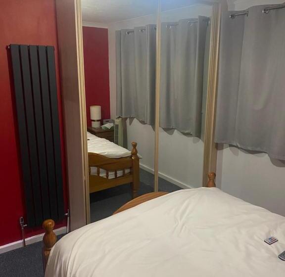 펜션 Southway Double Room Near Derriford