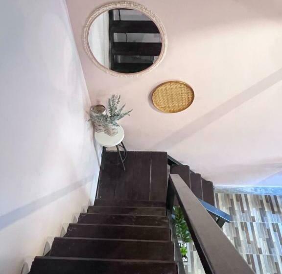 리조트 Hugs Home & Cafe Trang