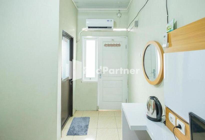 فندق Atiq Homestay Syariah Mitra Reddoorz