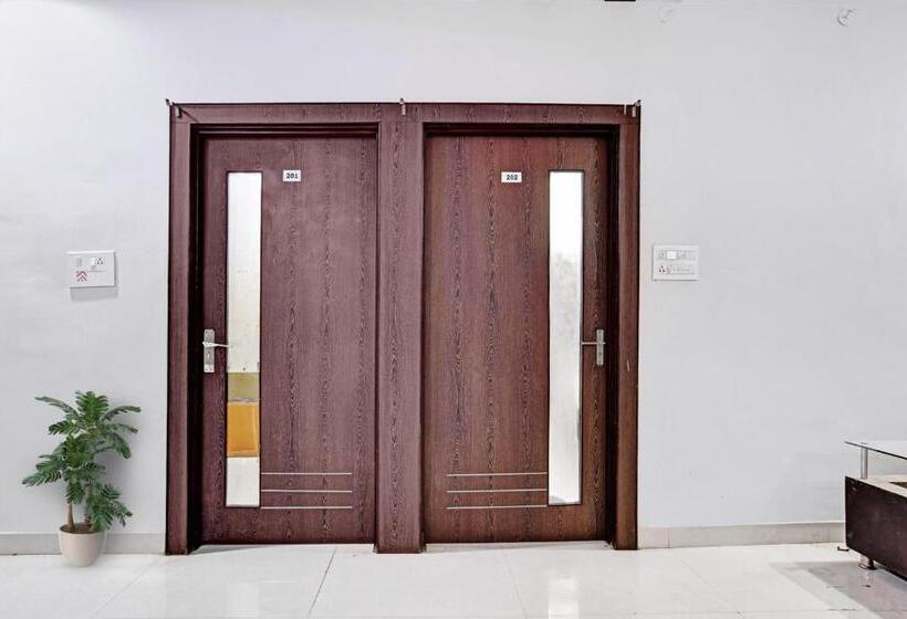 Hotel Collection O 805123 Akriti Regency