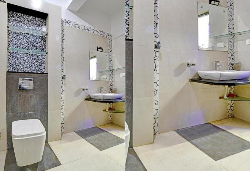 Hotel Collection O 805123 Akriti Regency