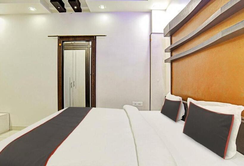 Hotel Collection O 805123 Akriti Regency