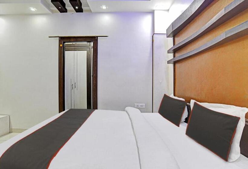 Hotel Collection O 805123 Akriti Regency