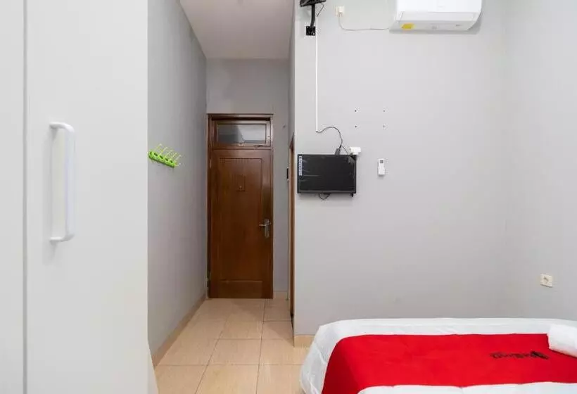 ホテル Reddoorz Near Rs Sari Asih Cipondoh