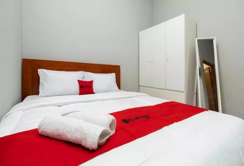 ホテル Reddoorz Near Rs Sari Asih Cipondoh