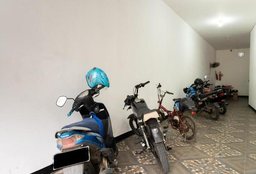 בית מלון כפרי Reddoorz Near Rs Sari Asih Cipondoh