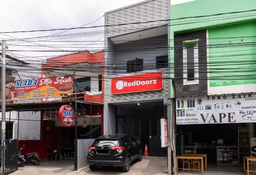 ホテル Reddoorz Near Rs Sari Asih Cipondoh