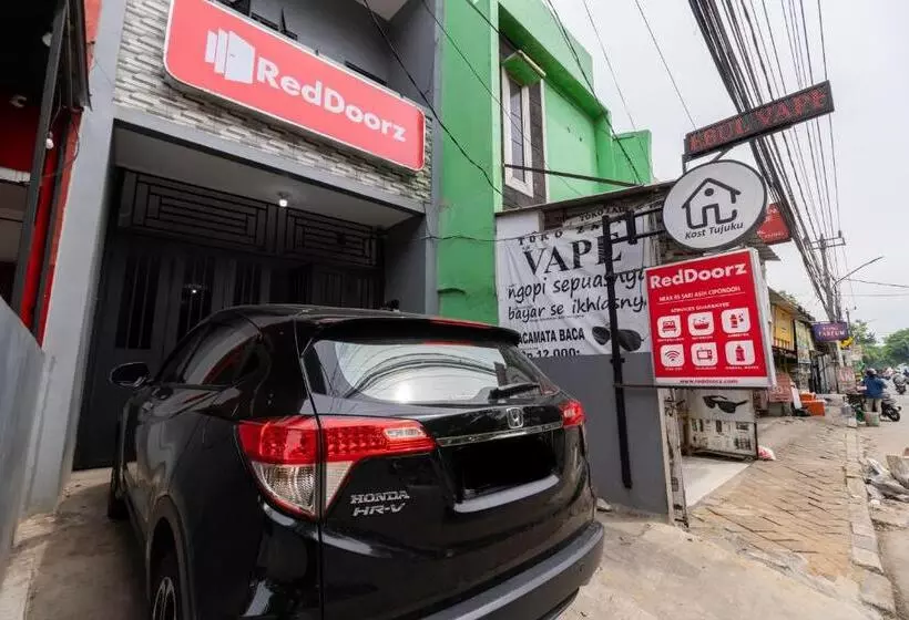 ホテル Reddoorz Near Rs Sari Asih Cipondoh