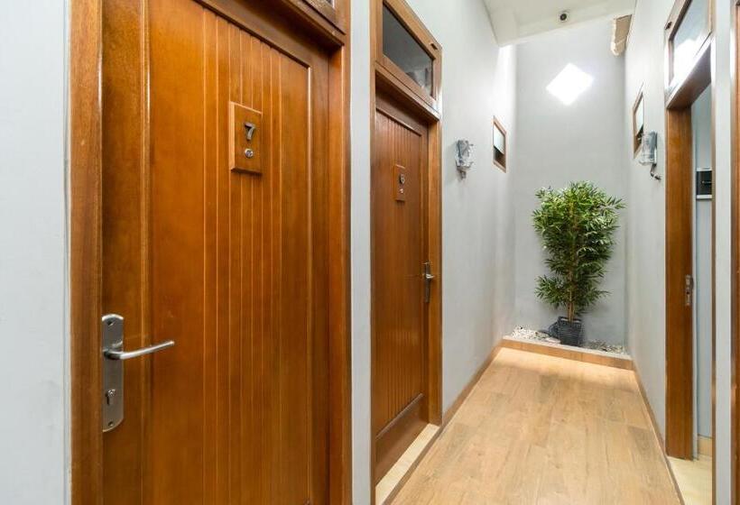 בית מלון כפרי Reddoorz Near Rs Sari Asih Cipondoh