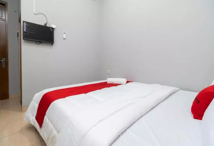 ホテル Reddoorz Near Rs Sari Asih Cipondoh