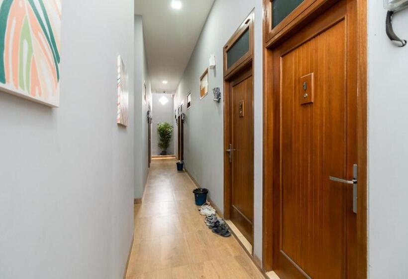 בית מלון כפרי Reddoorz Near Rs Sari Asih Cipondoh