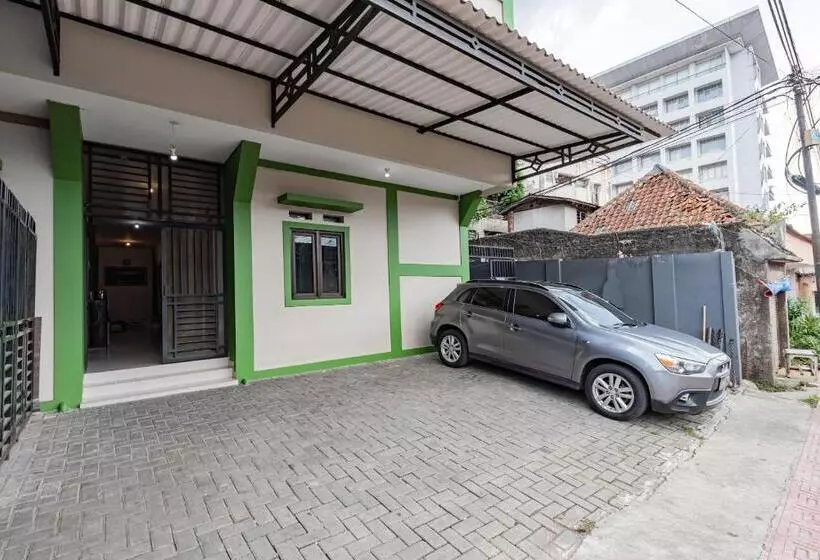 Hotelli Reddoorz @ Suryakencana Bogor