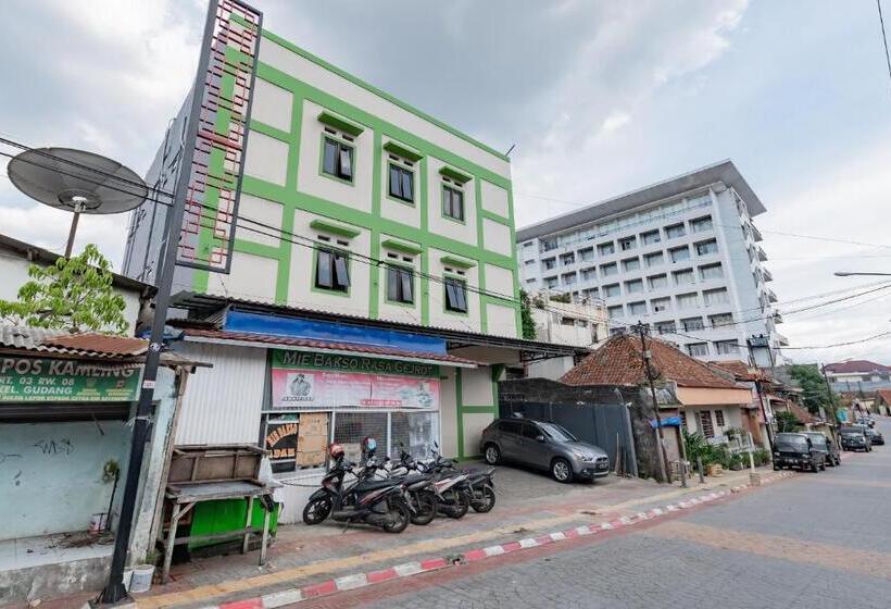 Hotel Reddoorz @ Suryakencana Bogor