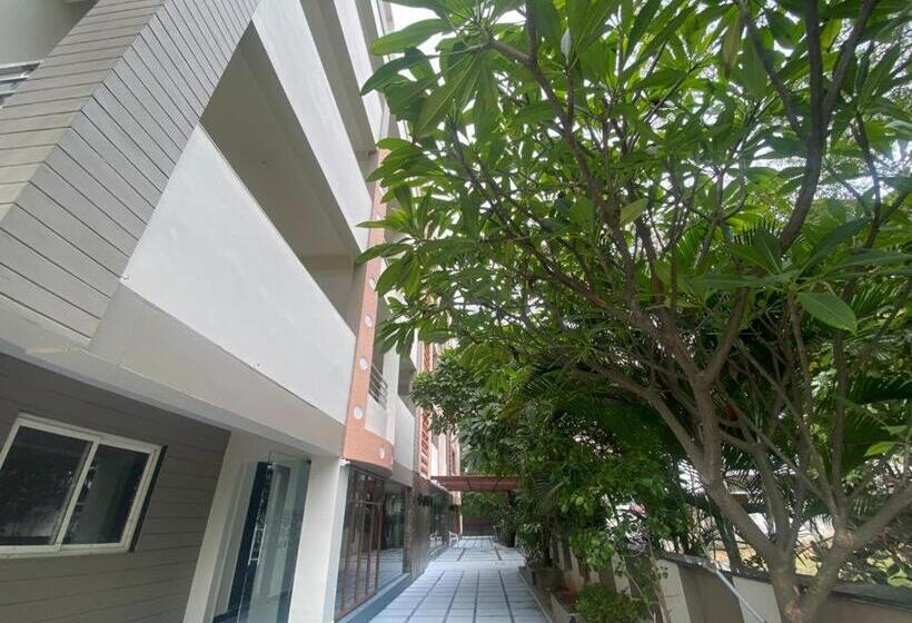 호텔 Shloka Residency