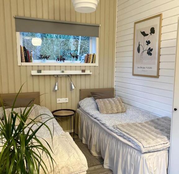 Lilla Huset Bed & Breakfast Countryside Guesthouse, Free Parking