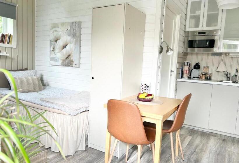 Lilla Huset Bed & Breakfast Countryside Guesthouse, Free Parking