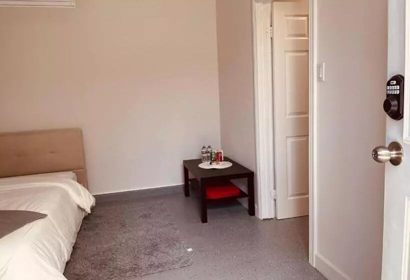 ペンション Studio With Private Entrance By Zen Living Short Term Rental