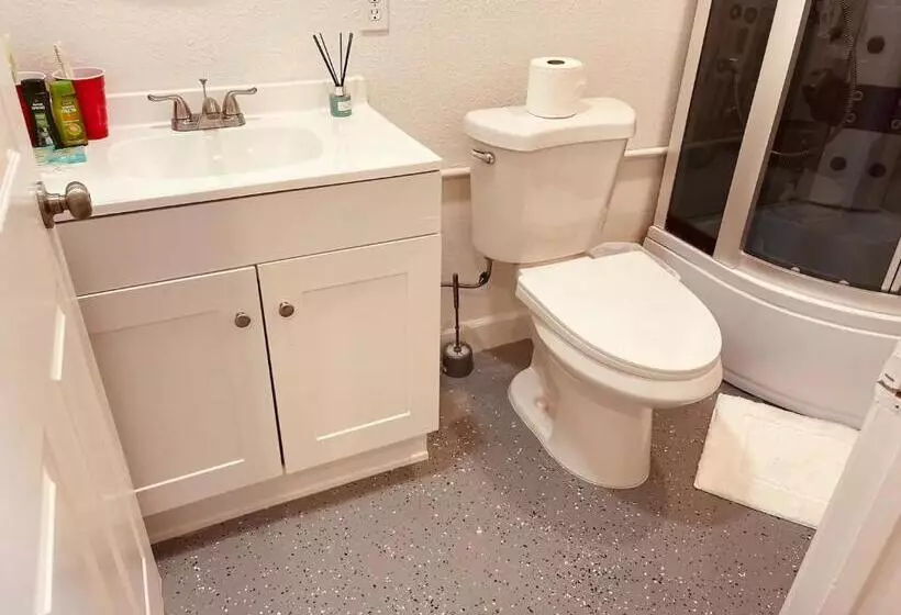 ペンション Studio With Private Entrance By Zen Living Short Term Rental