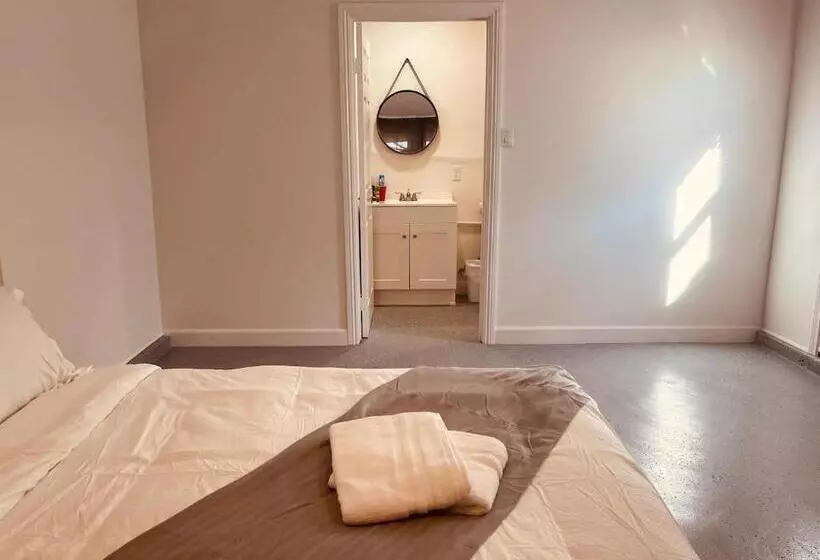 ペンション Studio With Private Entrance By Zen Living Short Term Rental