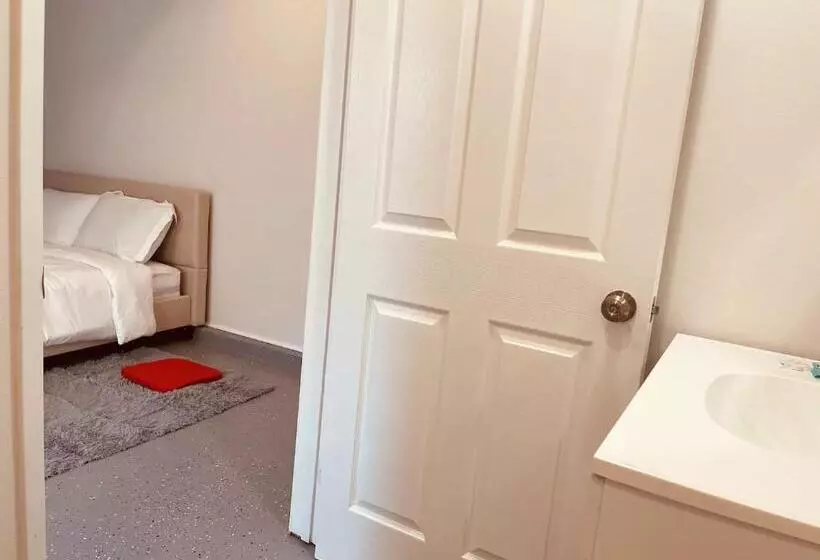ペンション Studio With Private Entrance By Zen Living Short Term Rental