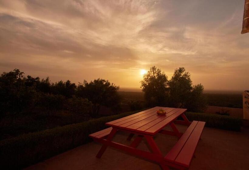 تختخواب و صبحانه Dar Imiri