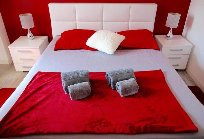 مبيت وإفطار Les Chambres D Hôtes De L Oliveraie