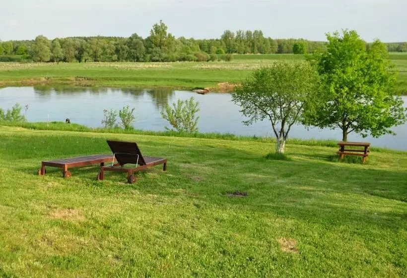 ホテル Agroturystyka Nad Wartą