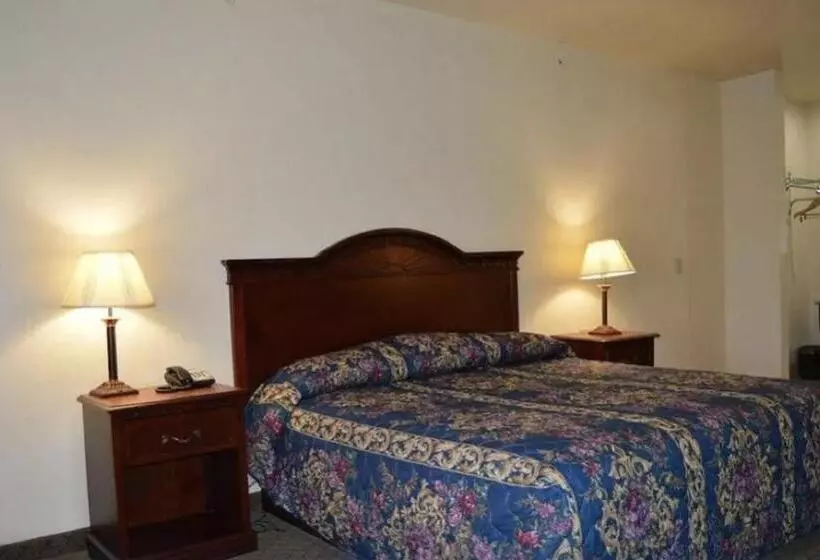 ホテル Hiway Inn Express   Kiowa