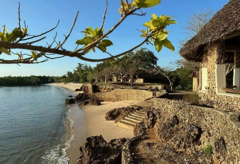 هتل Mwazaro Beach Lodge