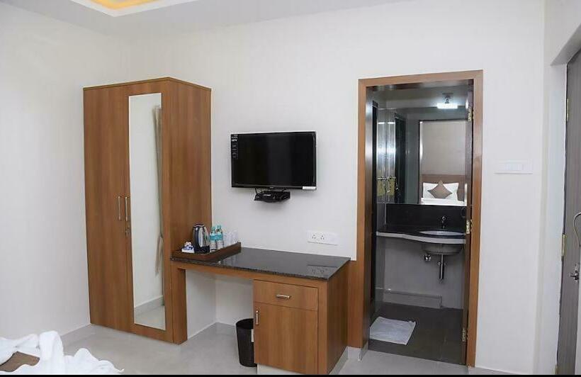 בית מלון כפרי Pvk Residency