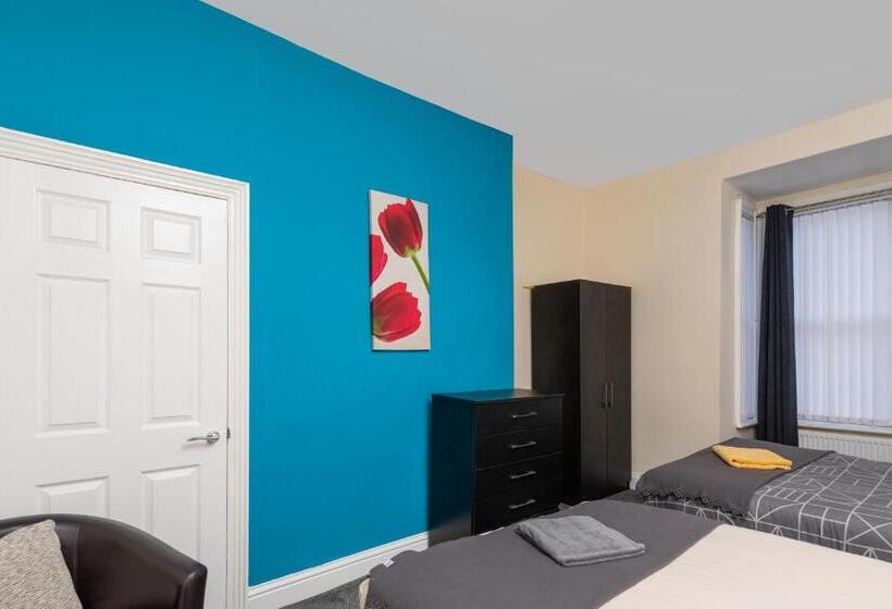 پانسیون City Centre Large Luxury Rooms Free Parking