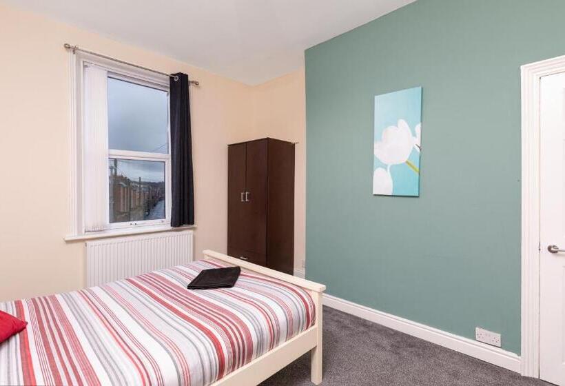 پانسیون City Centre Large Luxury Rooms Free Parking