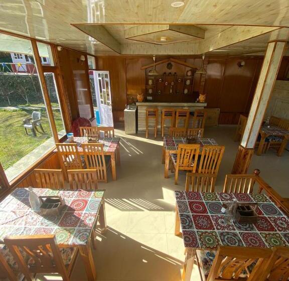 리조트 Sairra Hotel & Restaurant