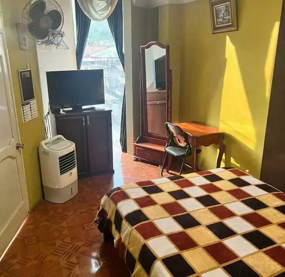 ユースホステル Hostal Oriental