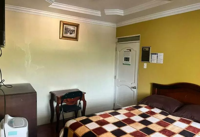 ユースホステル Hostal Oriental