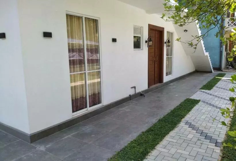 تختخواب و صبحانه Golden Vila