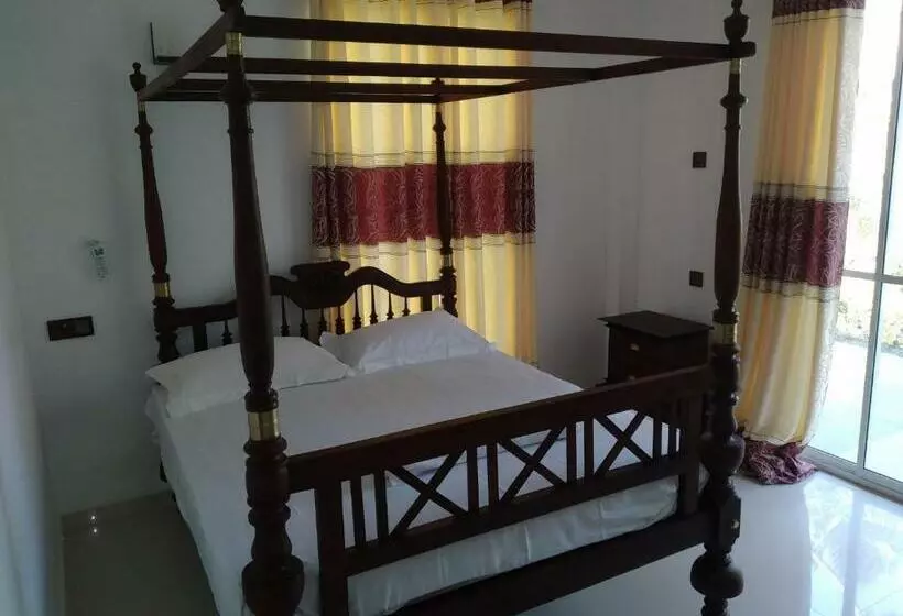 تختخواب و صبحانه Golden Vila