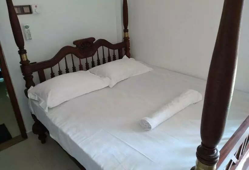 تختخواب و صبحانه Golden Vila