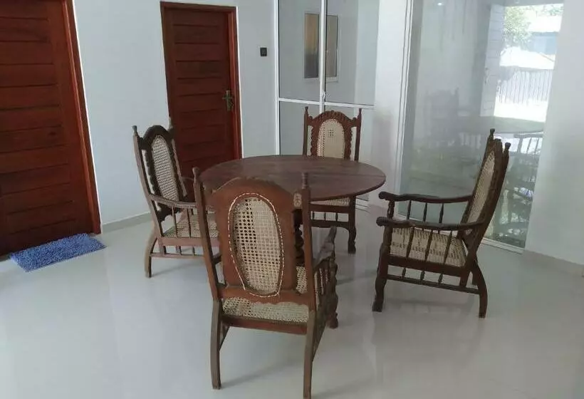 تختخواب و صبحانه Golden Vila
