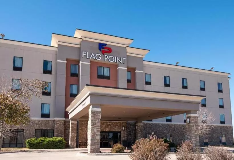 ホテル Flag Point Inn And Suites Pratt By Fairbridge