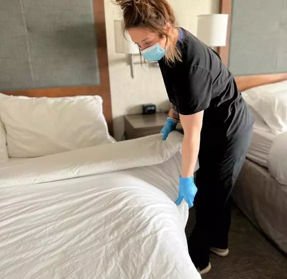 ホテル Flag Point Inn And Suites Pratt By Fairbridge